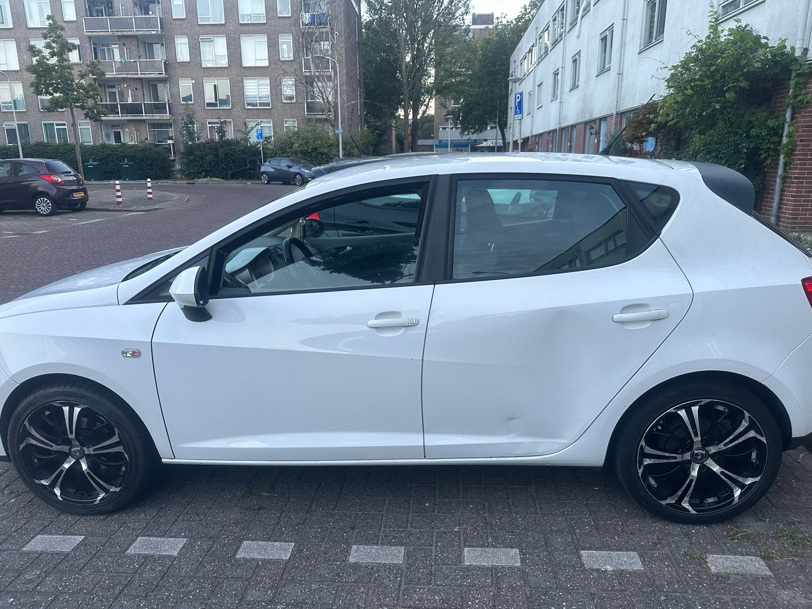Seat Ibiza 1.2 TDI 55KW Ecomotive 2011 Wit, Auto's, Seat, Voorwielaandrijving, 74 pk, 1199 cc, 96 €/maand