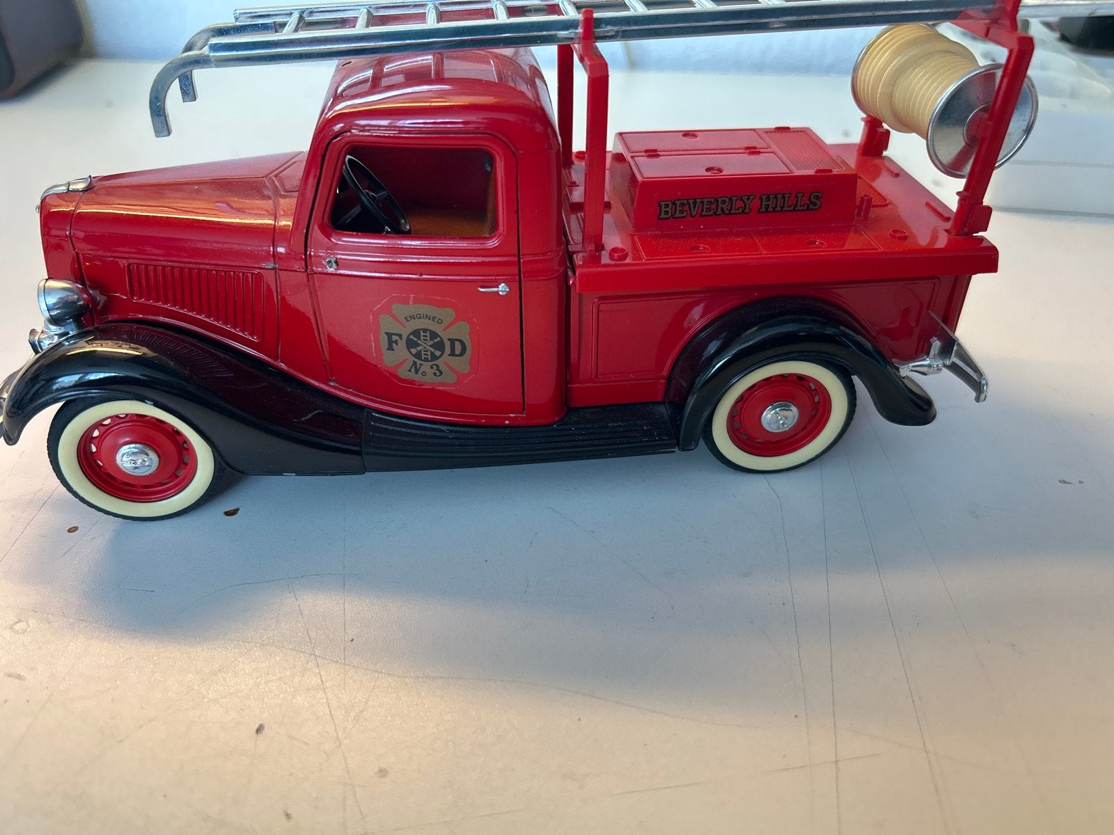 Solido Ford V8 Brandweerwagen Schaalmodel, Overige merken, 1:32 tot 1:50, Ophalen of Verzenden, Zo goed als nieuw