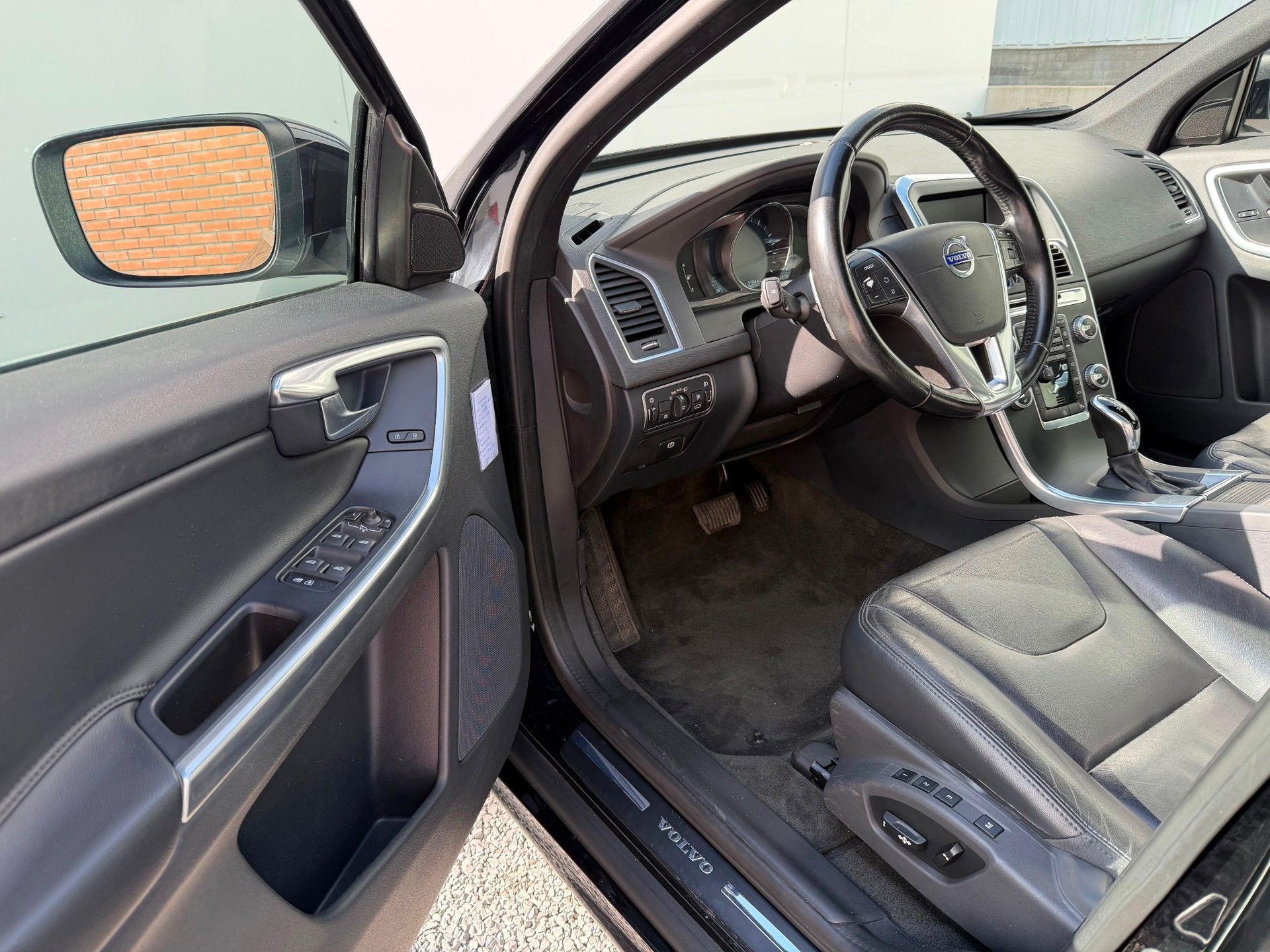 Volvo XC60 2.0 T5 | 2015 | FWD | Automaat |, Dealer onderhouden, Gebruikt, 4 cilinders, Bedrijf