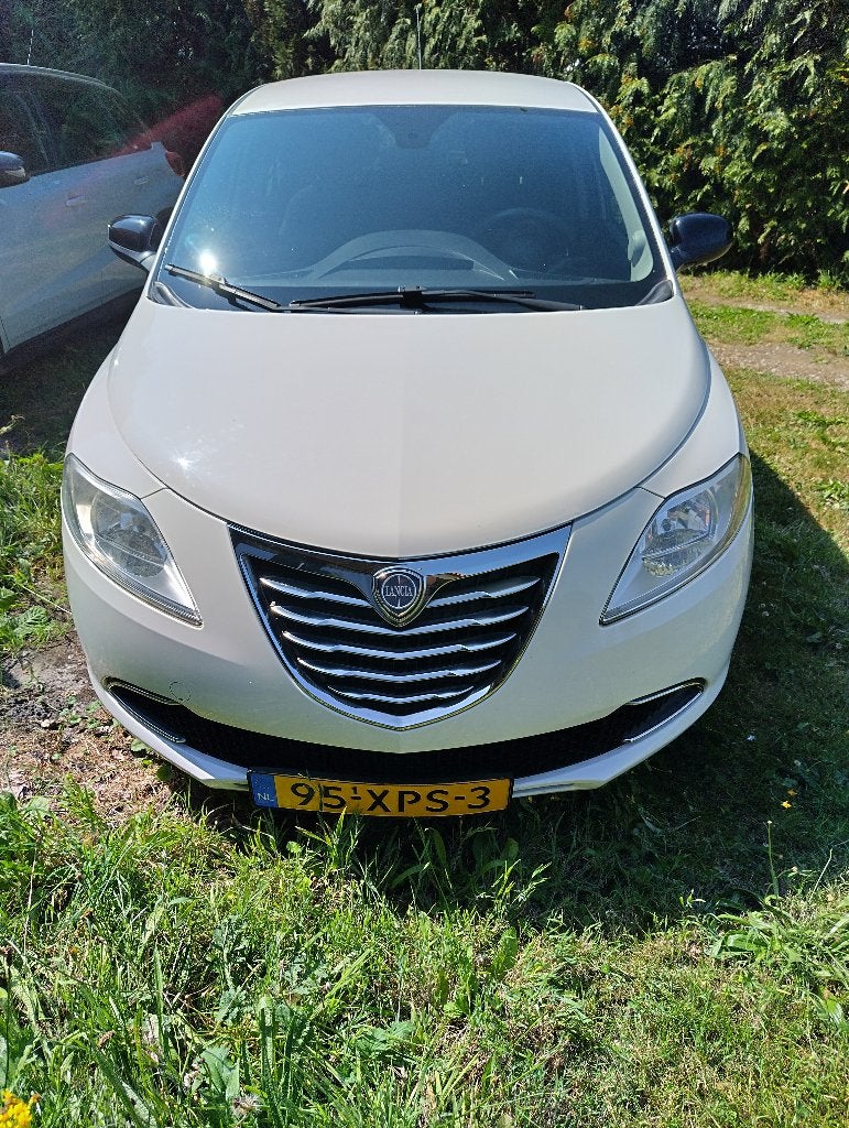 Lancia Ypsilon 0.9 Twinair 85PK Start&stop 2012 Wit, Auto's, Voorwielaandrijving, Euro 5, Alcantara, Wit