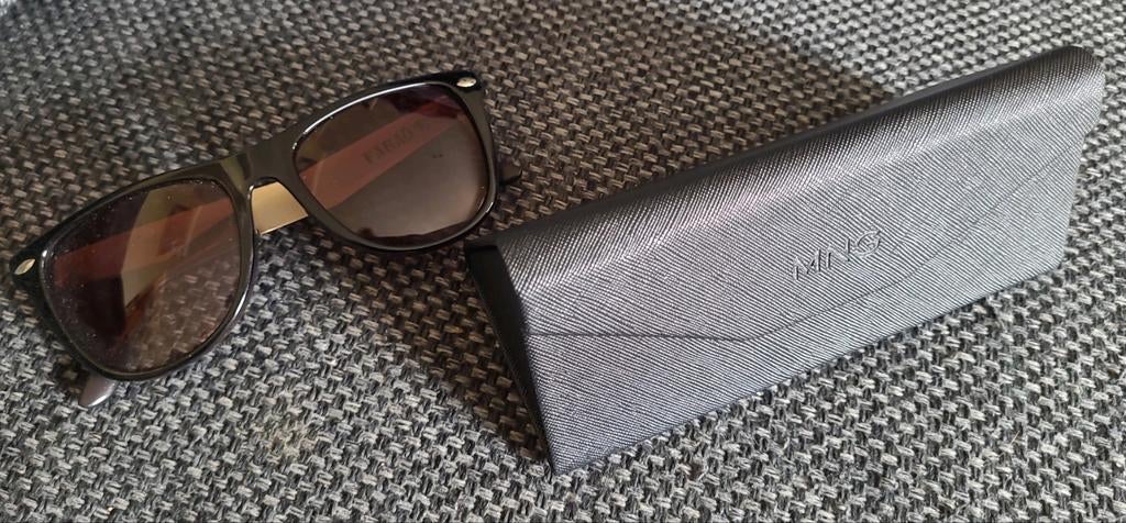 Farao zonnebril sunglasses met houder, Ophalen of Verzenden, Overige merken