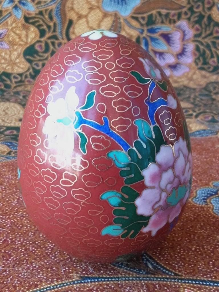 Mooi oud Chinees ei van cloisonne met bloemen 8,3 cm., Handgemaakt, China, Meerkleurig, Overige materialen