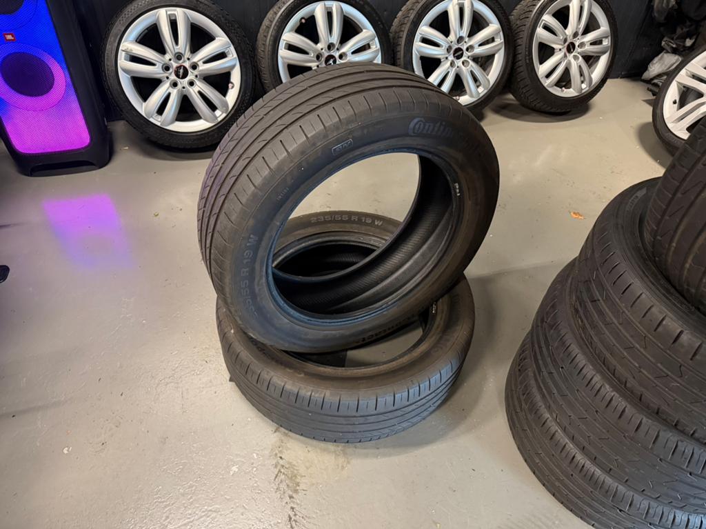 2 x zomerbanden SUV Continental 235/55 19 inch 5mm profiel, Ophalen, Zo goed als nieuw