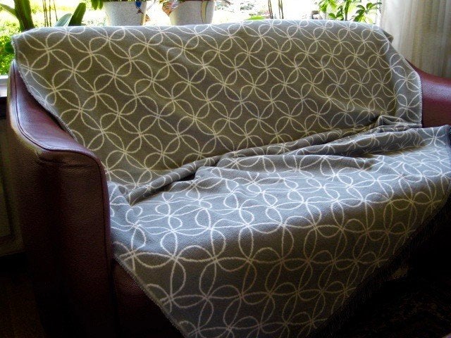 MOOIE GRIJS MET WITTE PLAID /WOONDEKEN HOME CREATION, Huis en Inrichting, Ophalen of Verzenden, Zo goed als nieuw