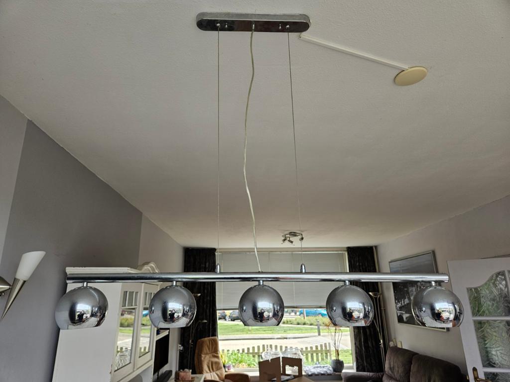 Moderne hanglamp met 5 chromen bollen, Huis en Inrichting, Lampen | Hanglampen, Ophalen, Gebruikt, Modern, Metaal