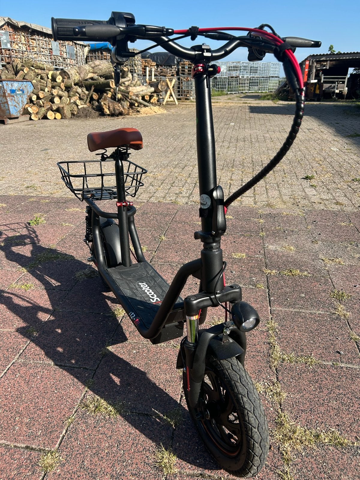 iScooter E-step met zadel en mandje, Fietsen en Brommers, Ophalen, Zo goed als nieuw, Elektrische step (E-scooter)