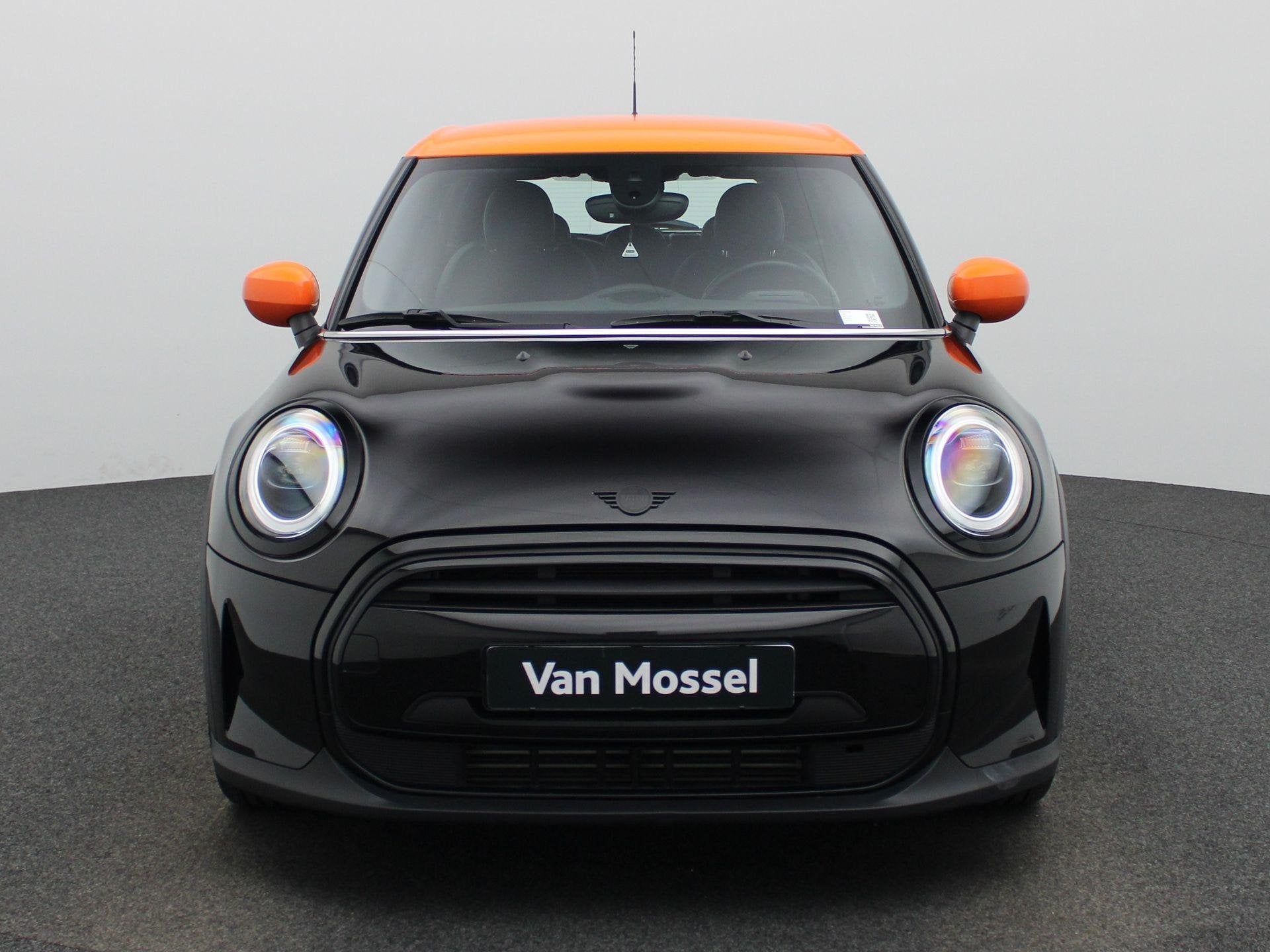 MINI 5-Deurs 1.5 Cooper Classic Automaat | Apple/Android Pla, 12 maanden, 136 pk, Gebruikt, Leder en Stof