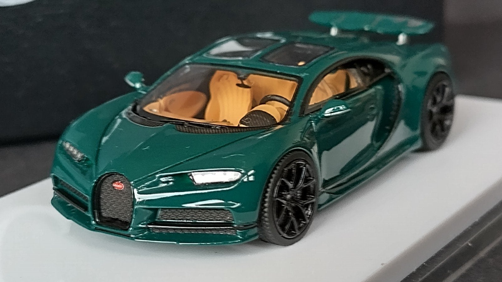Bugatti Chiron Sport Green 1:64 CRL high end Pol, Crl, Auto, Verzenden, .