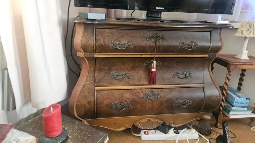 Antieke ladekast met sierlijke handgrepen, Ophalen of Verzenden