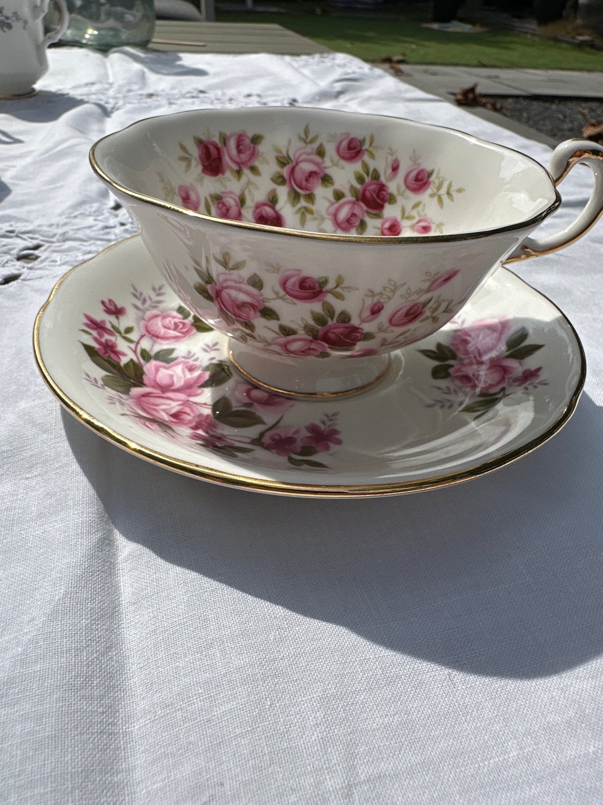 Royal Standard Bone China Kop en Schotel - Rozenpatroon, Ophalen of Verzenden