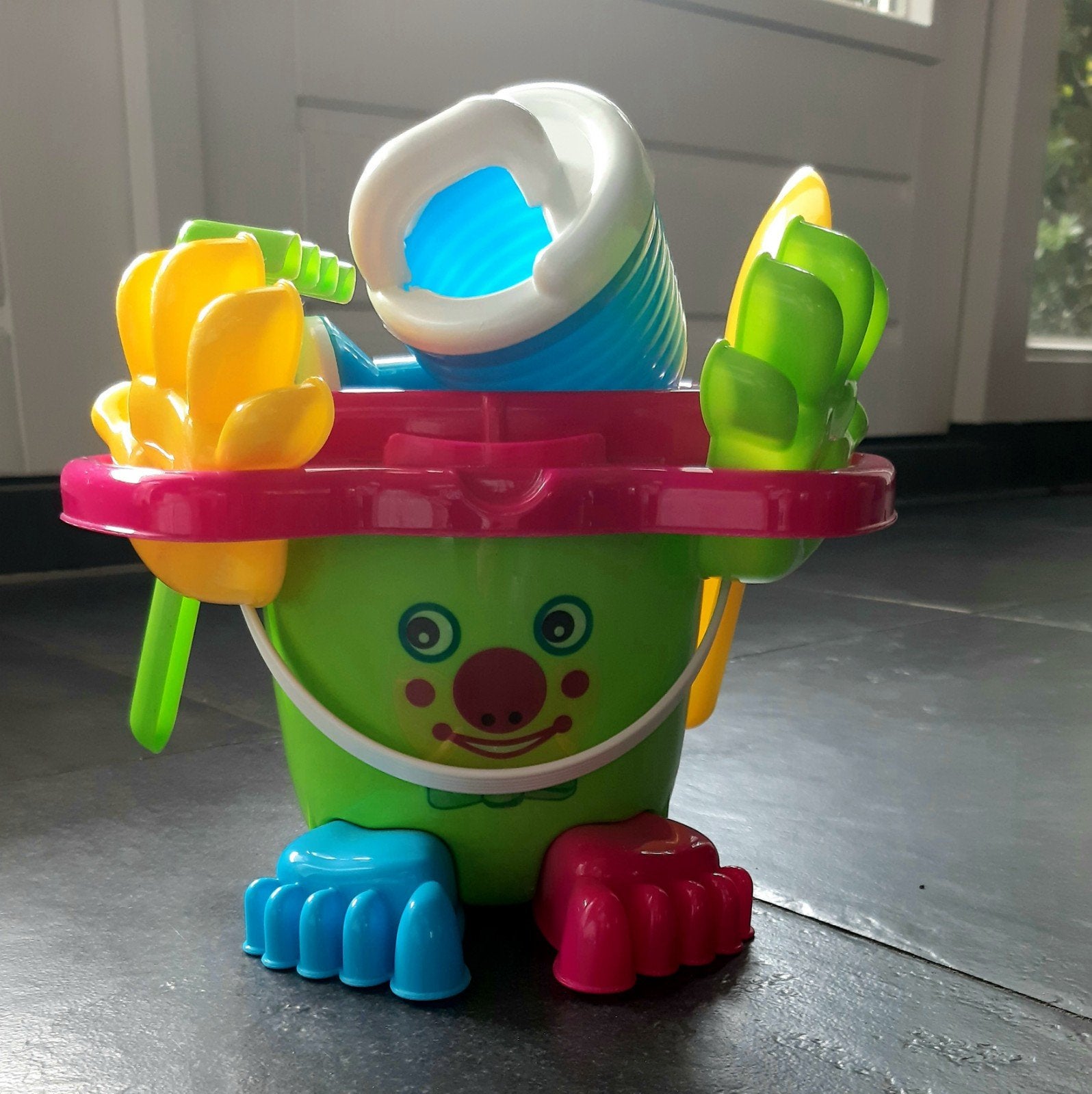 Zandbak speelgoed set met emmer, gieter etc., Ophalen of Verzenden, Zo goed als nieuw