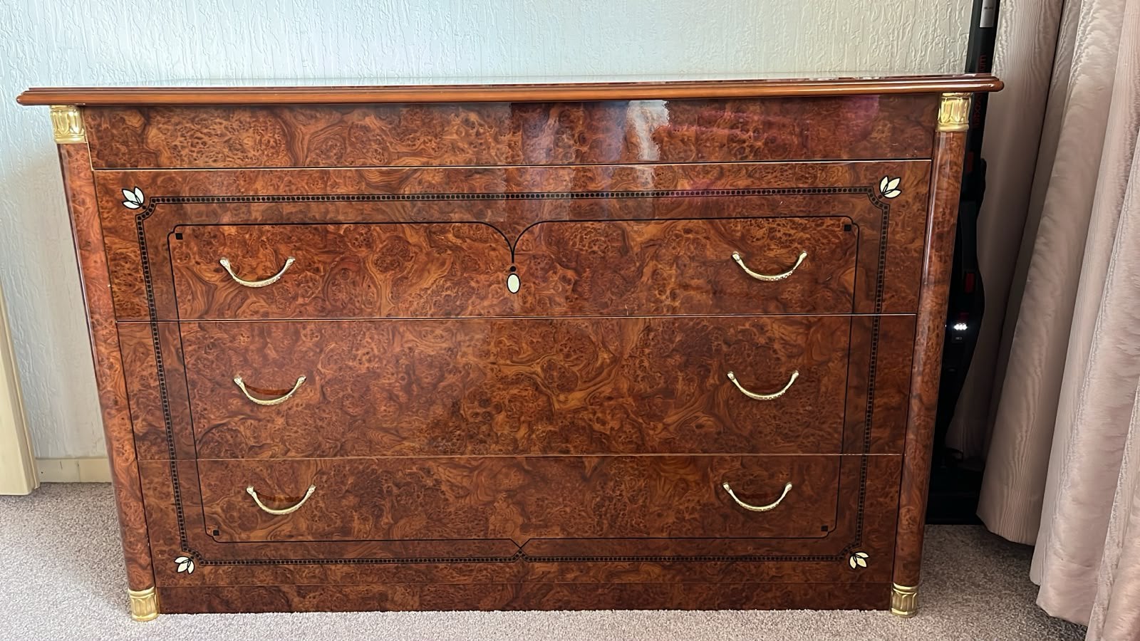 Prachtig italiaanse wortel notenhouten (Burl wood) ladekast, Ophalen