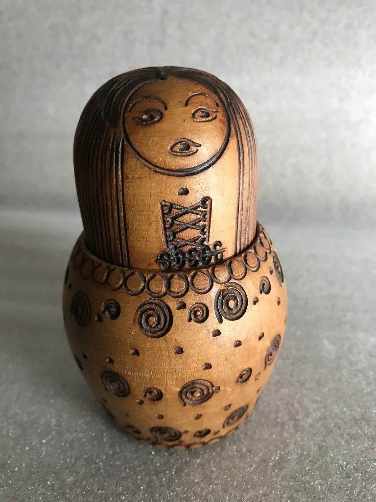 Matroesjka spaarpot oud, Verzamelen, Spaarpotten, Ophalen of Verzenden, Gebruikt, Hout, Overige thema's