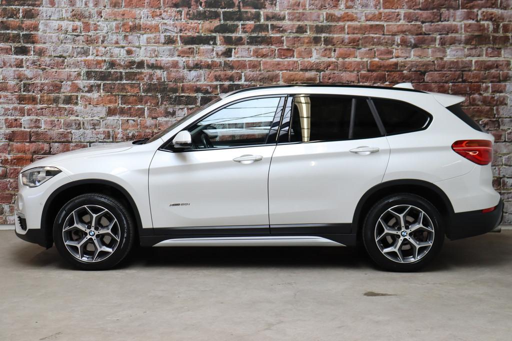 BMW X1 xDrive20i High Executive xLine Automaat / Navigatiesy, 1998 cc, Gebruikt, Euro 6, 2000 kg