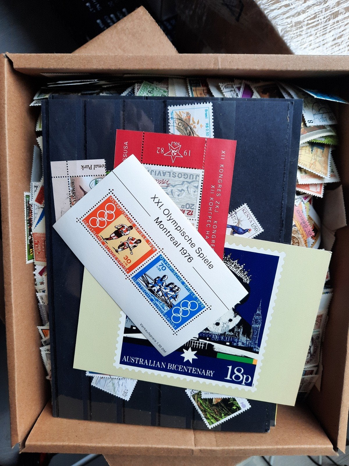 Doos wereld vol met postzegels, Verzenden, Buitenland