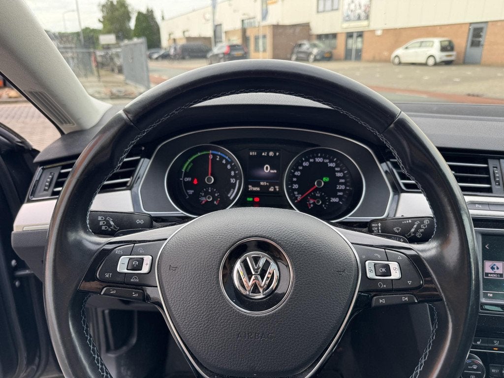 Volkswagen Passat Variant 1.4 TSI GTE Connected Series Plus, Gebruikt, 4 cilinders, Automatische klimaatregeling, Hybride Elektrisch/Benzine