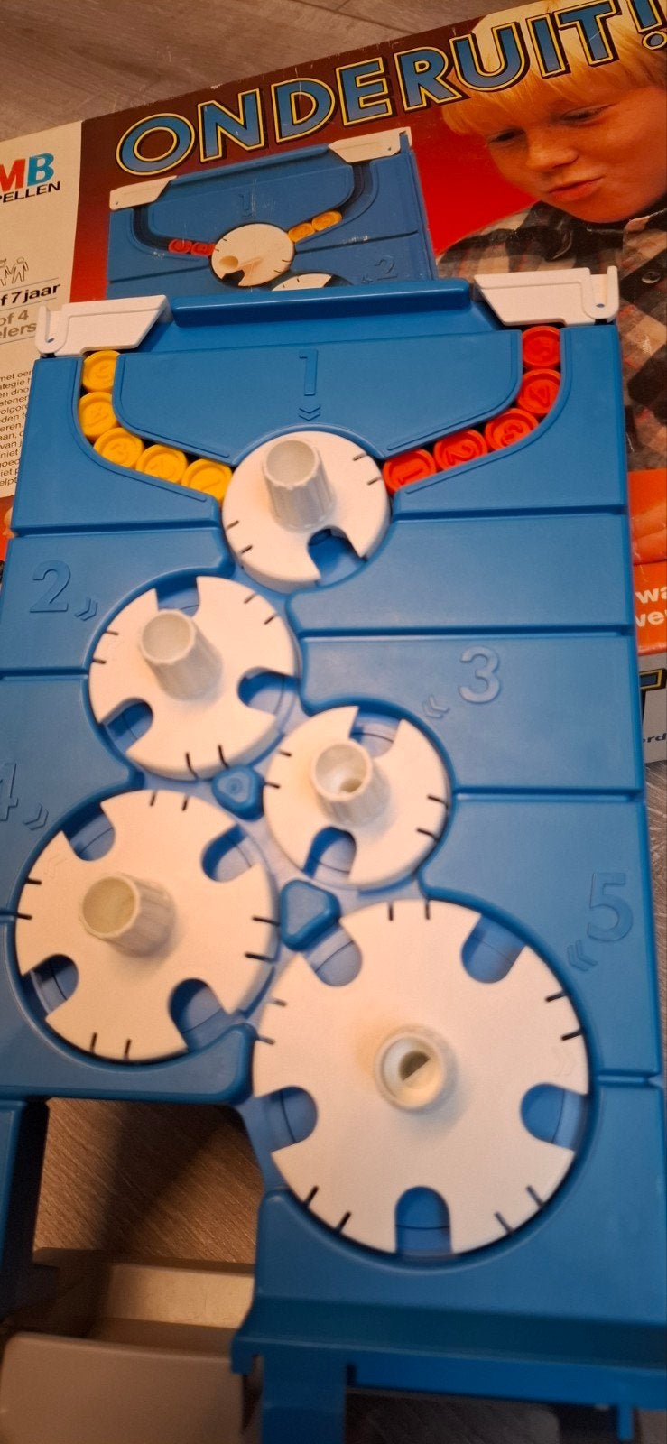 MB Spellen Onderuit! Bordspel - Klassiek Gezinsspel, Drie of vier spelers, Ophalen of Verzenden, Gebruikt, MB Spellen