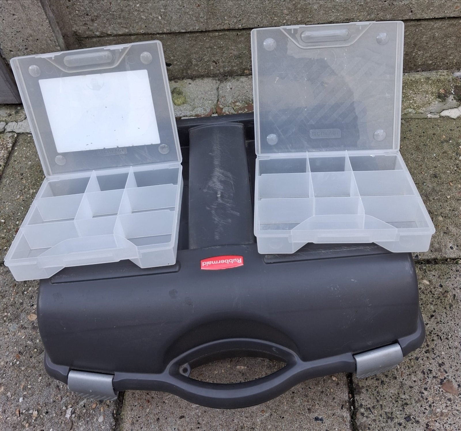 Rubbermaid Gereedschapskoffer met opbergvakken, Ophalen, Gebruikt