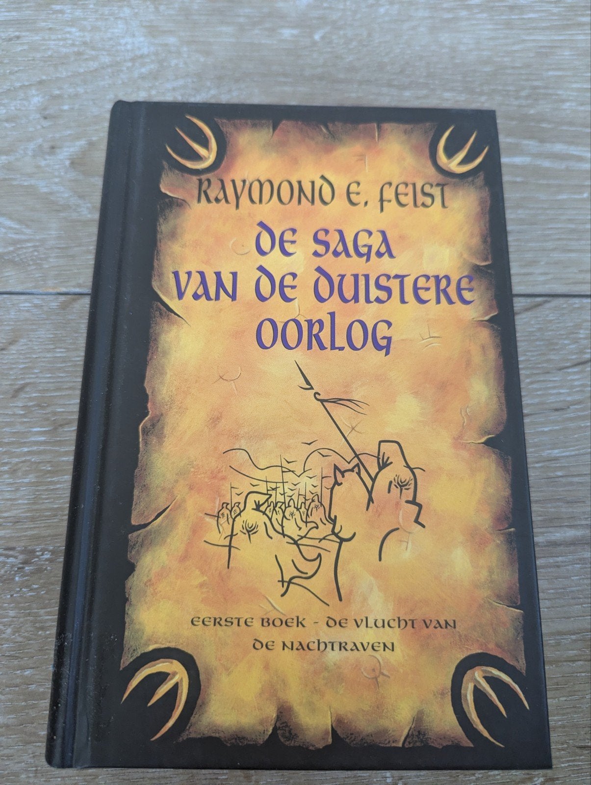 De Saga van de Duistere Oorlog - Raymond E. Feist, Ophalen of Verzenden, Gelezen, Raymond E. Feist