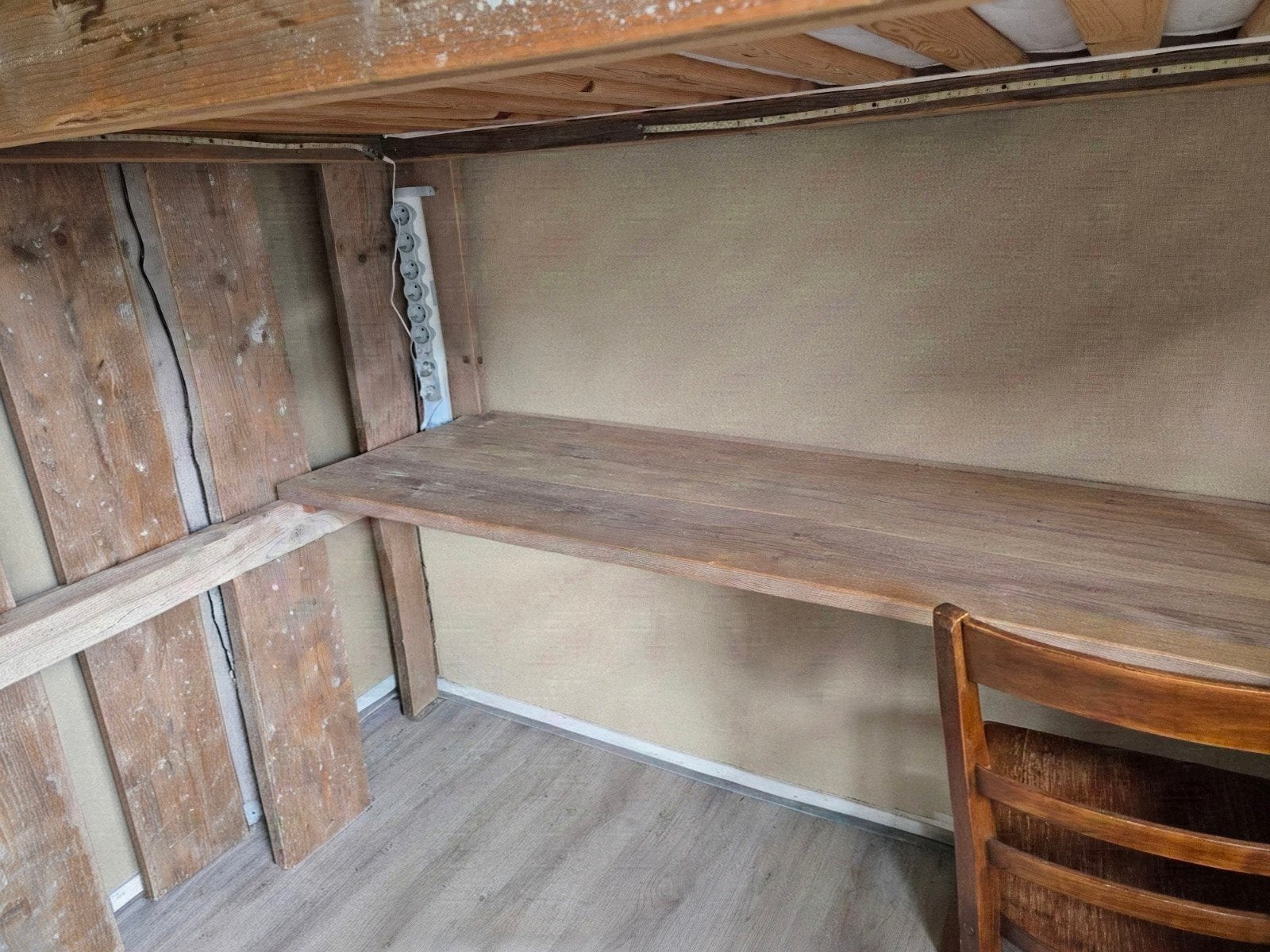 Foto 3 van Mooie steigerhouten hoogslaper met bureau en kast