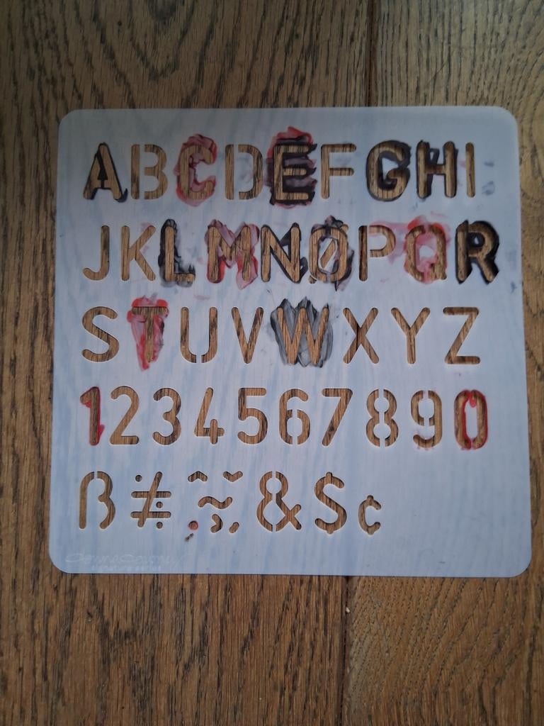 Gebruikt sjabloon met letters, cijfers en symbolen, Hobby en Vrije tijd, Knutselen, Ophalen, Gebruikt, Overige typen