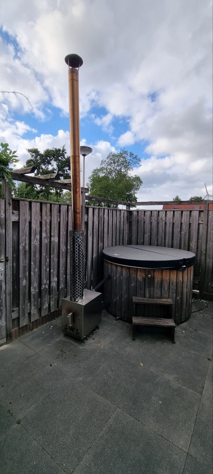 Welvaere Hottub met externe houtkachel, Ophalen, Gebruikt, Afdekzeil, Vast