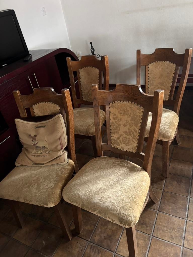 Eetkamer stoelen, Ophalen