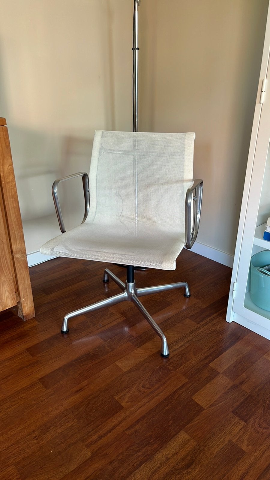 Eames Ea 108. Stoel Vitra mesch vaste hoogte, Gebruikt, Geen, Wit, Vitra