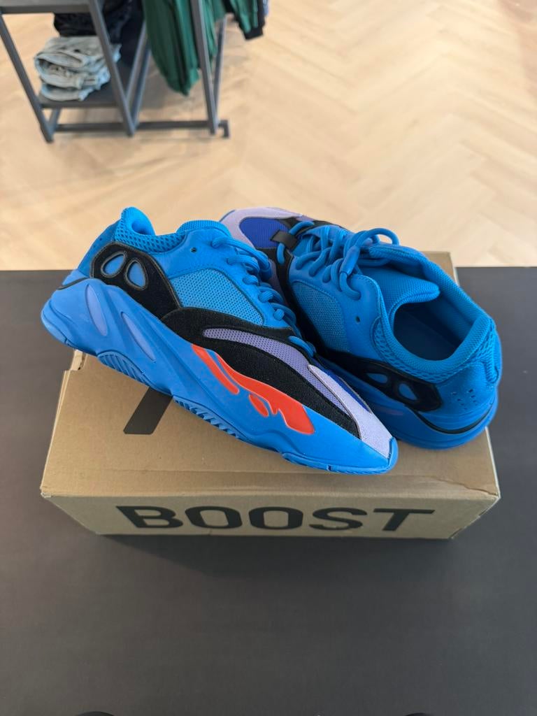 Adidas Yeezy Boost 700 Hi-Res Blue 44 2/3 NIEUW + FACTUUR, Kleding | Heren, Schoenen, Blauw, Nieuw, Ophalen of Verzenden, Sneakers of Gympen