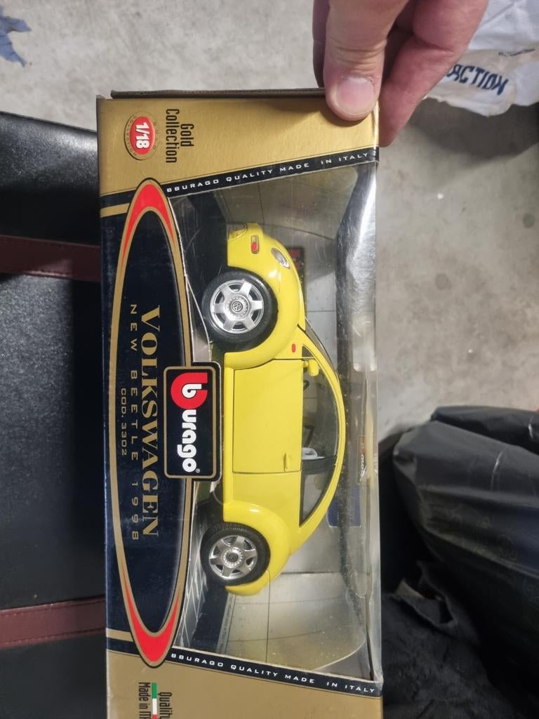 VW New Beetle 1998 1:18 Bburago Gold Collection Nieuw, Hobby en Vrije tijd, Modelauto's | 1:18, Ophalen of Verzenden, Nieuw, Auto