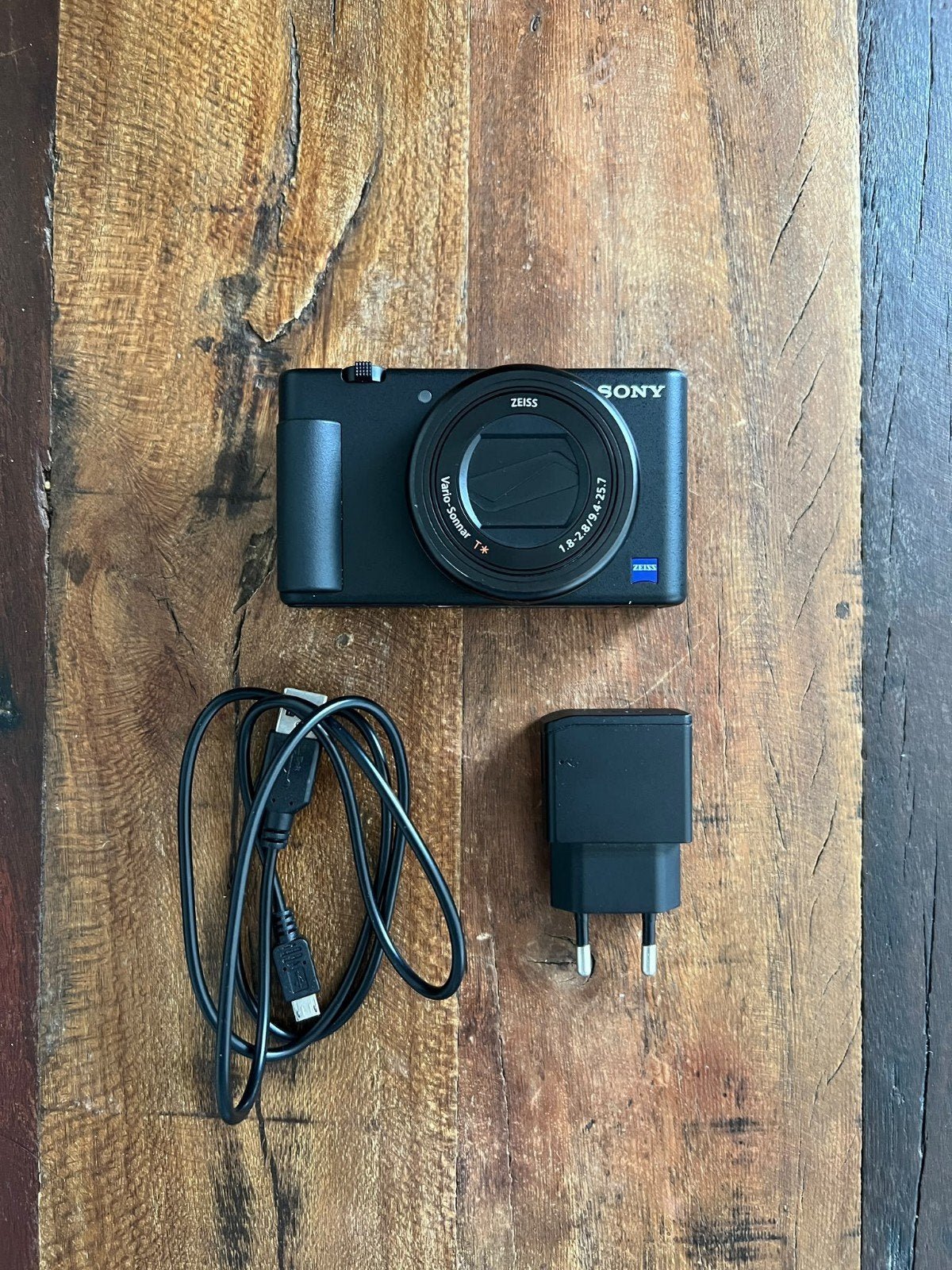 ZV1 Mark 1  with battery and charger, Ophalen of Verzenden, Overige Merken, Geen optische zoom