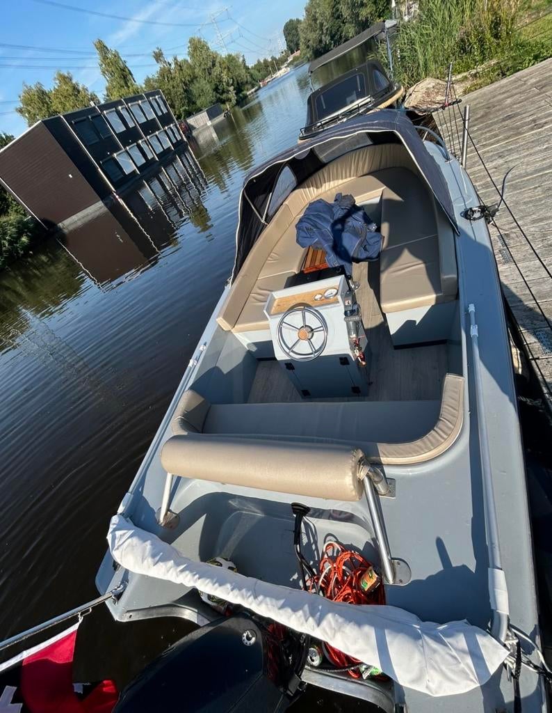 Compleet vernieuwde sloep met 30 pk Yamaha motor en trailer, Ophalen of Verzenden, Zo goed als nieuw, Benzine, Buitenboordmotor