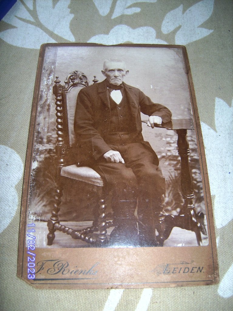Oude foto 1899 Man F. Rienks fotograaf Leiden Hoogewoerd 165, Gebruikt, Foto, Ophalen of Verzenden, Voor 1940