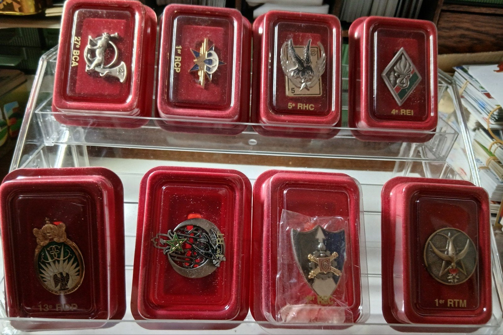Collectie Franse militaire emblemen/badges (70 stuks), Verzamelen, Ophalen of Verzenden, Landmacht, Nederland, Embleem of Badge