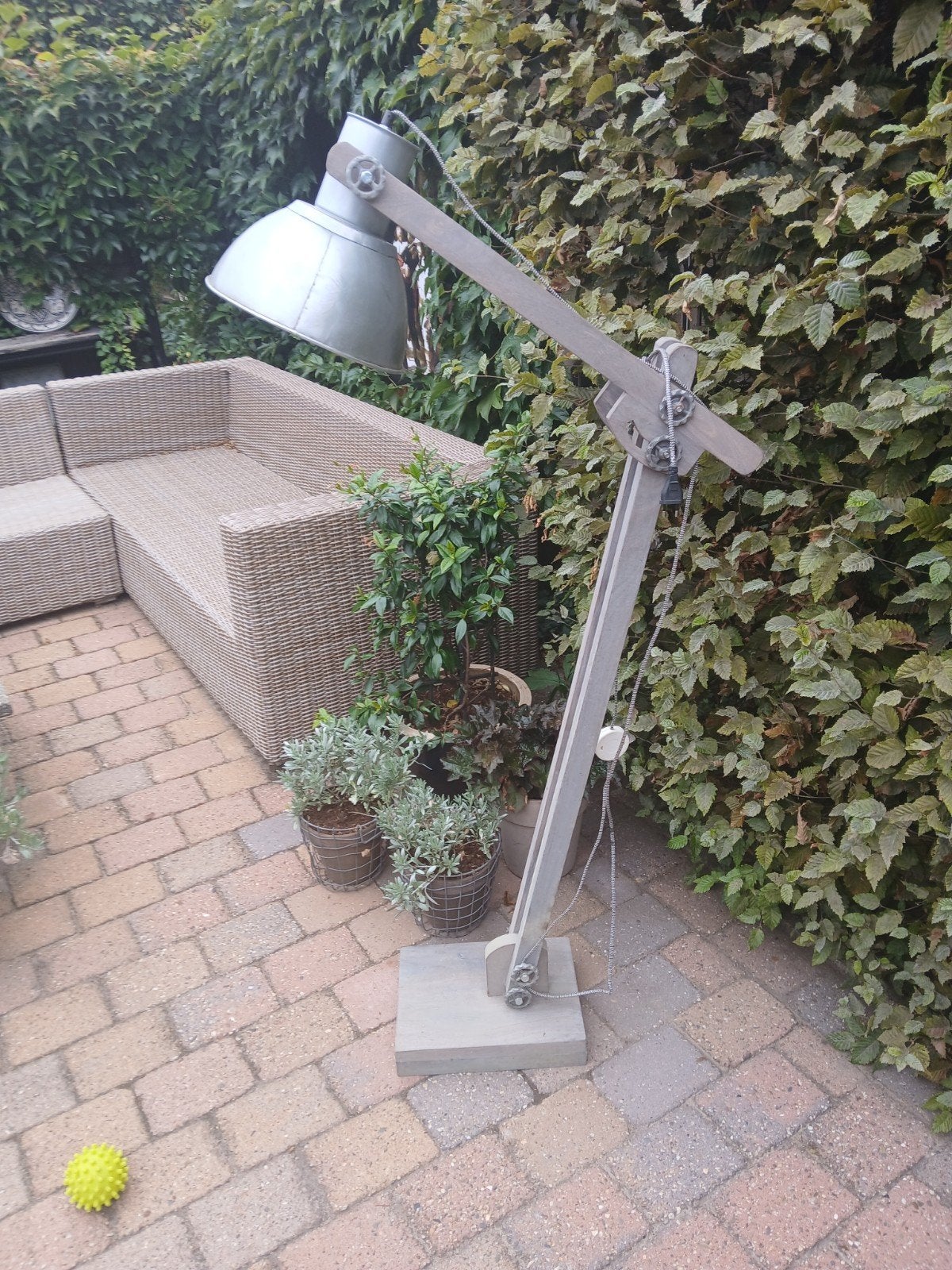 Grote industriële vloerlamp, houten frame, metalen kap, Ophalen, Gebruikt, E27 (groot), Hout