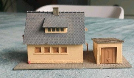 Pola N woonhuis met garage spoor N, Hobby en Vrije tijd, Modeltreinen | N-Spoor, Ophalen of Verzenden, Gelijkstroom of Wisselstroom