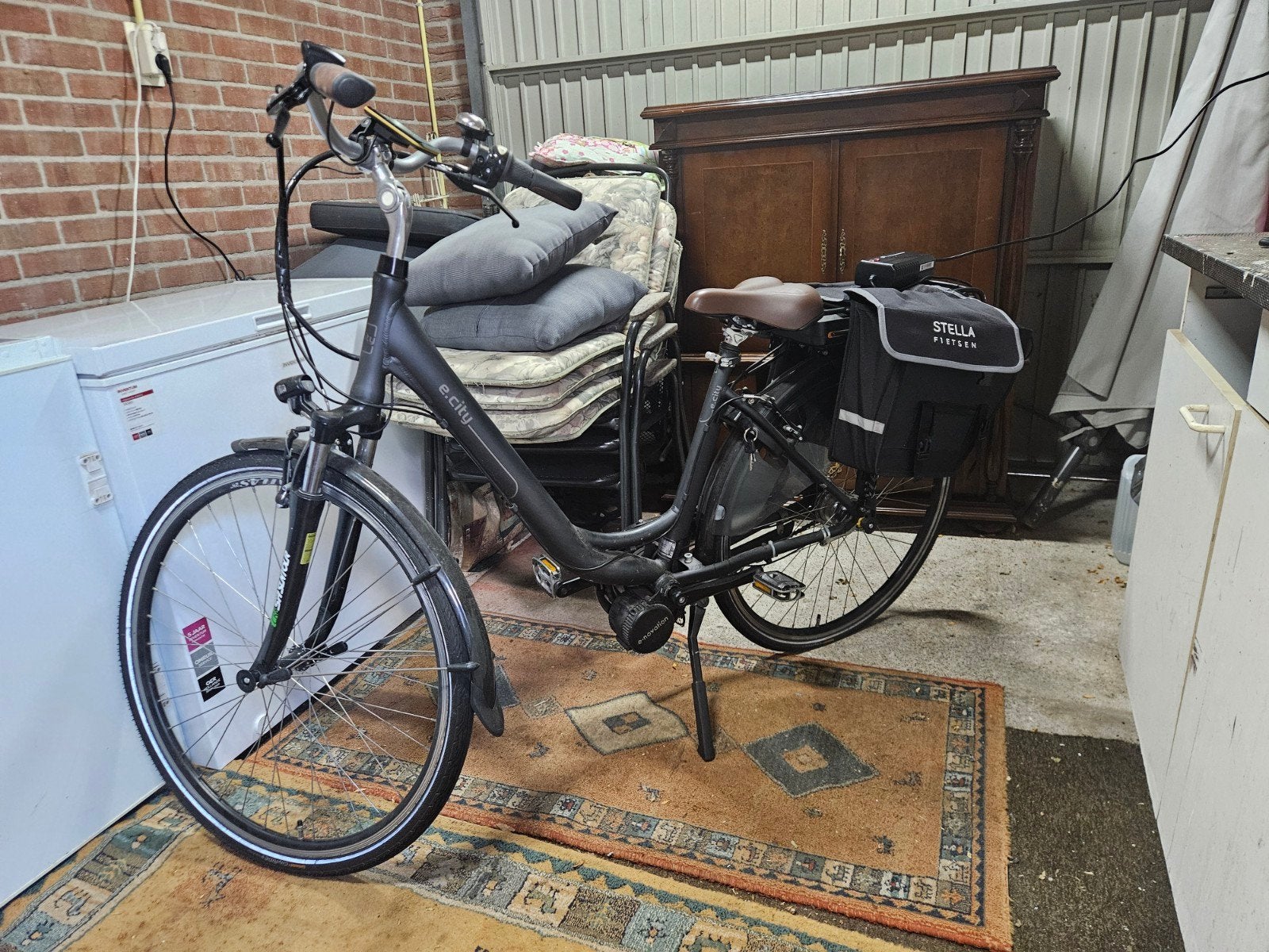E.City E-bike met fietstassen en lader, z.g.a.n., Ophalen, Zo goed als nieuw, Overige merken