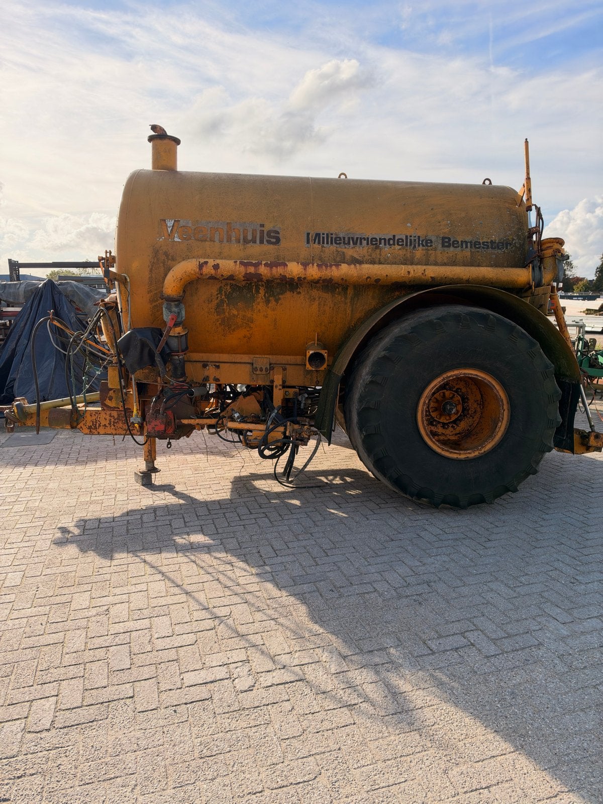 Veenhuis Tank, Zakelijke goederen, Ophalen