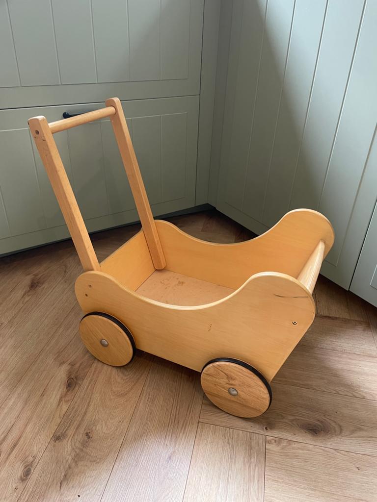 Houten poppenwagen, Kinderen en Baby's, Speelgoed | Houten speelgoed, Ophalen of Verzenden, Duw- of Trekspeelgoed