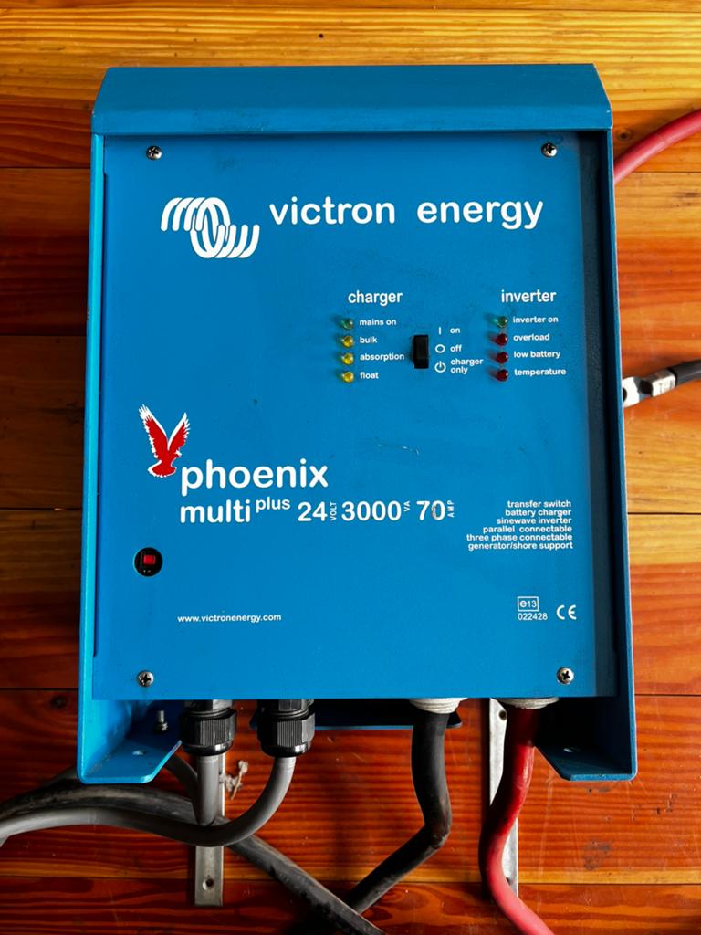 Victron Energy Phoenix MultiPlus 24/3000/70 Omvormer/Lader, Ophalen of Verzenden, Gebruikt, Kabel of Apparatuur