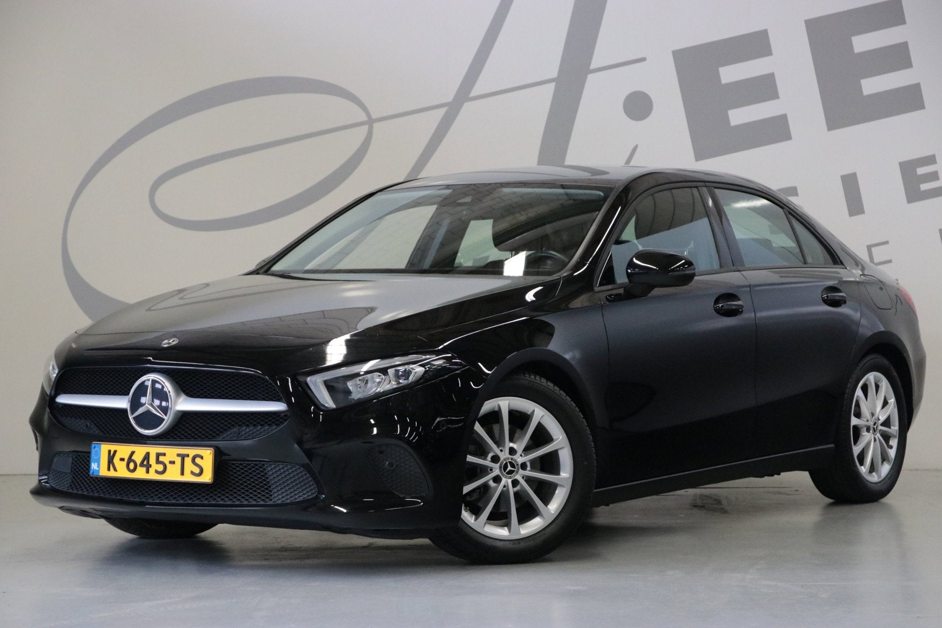 Mercedes-Benz A-klasse 180 Apple CarPlay/ Led-koplampen/ Ach, 4 cilinders, Zwart, Origineel Nederlands, Bedrijf