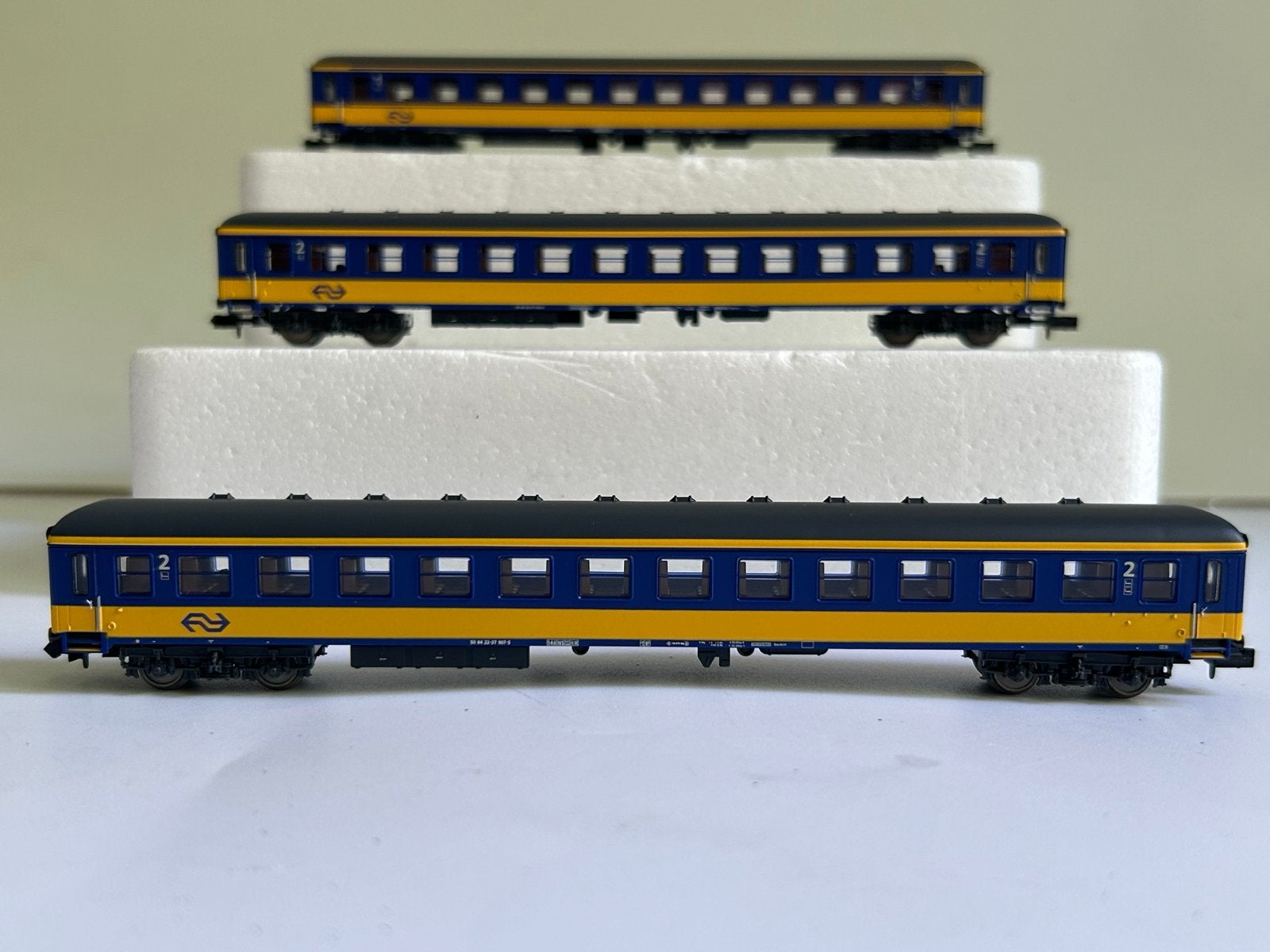 Set van drie NS ICK eerste- en tweede klasse rijtuigen, Hobby en Vrije tijd, Modeltreinen | N-Spoor, Gelijkstroom, Trix, Wagon