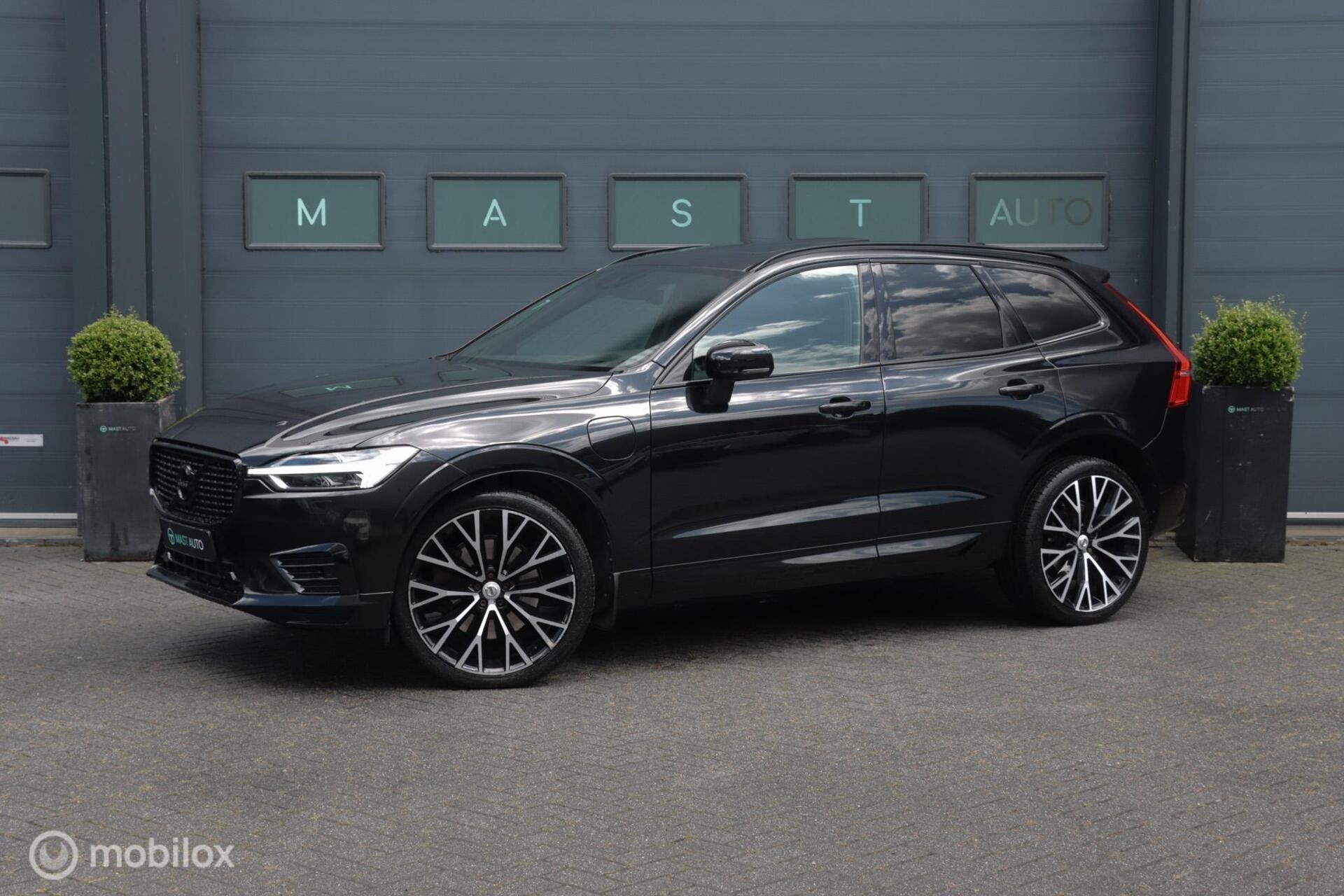 Volvo XC60 2.0 T8 Twin Engine AWD R-Design|HUD|Pano|Camera|S, Auto's, Automaat, Gebruikt, 1969 cc, 320 pk