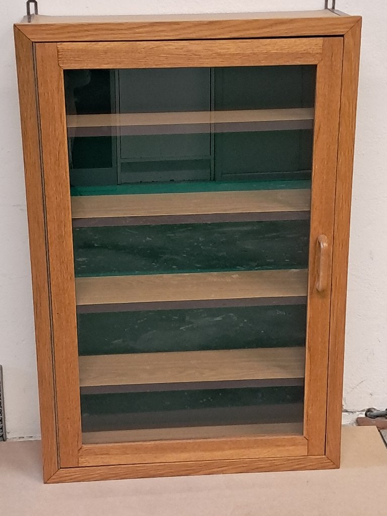 Vitrinekast met eiken front en groen vilten achterwand, Ophalen, Met plank(en), 50 tot 100 cm, Minder dan 25 cm