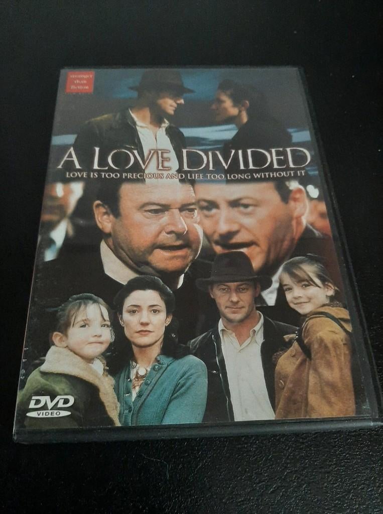 A love divided, Liam Cunningham, Orla Brady, Tony Doyle!, Alle leeftijden, Ophalen of Verzenden, Gebruikt, Waargebeurd drama