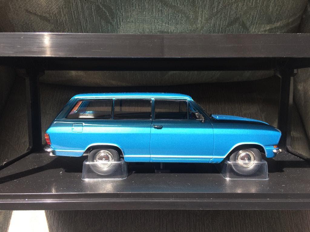 opel kadett B caravan 1:18 model auto opel kadet b, Hobby en Vrije tijd, Modelauto's | 1:18, Ophalen of Verzenden, Zo goed als nieuw