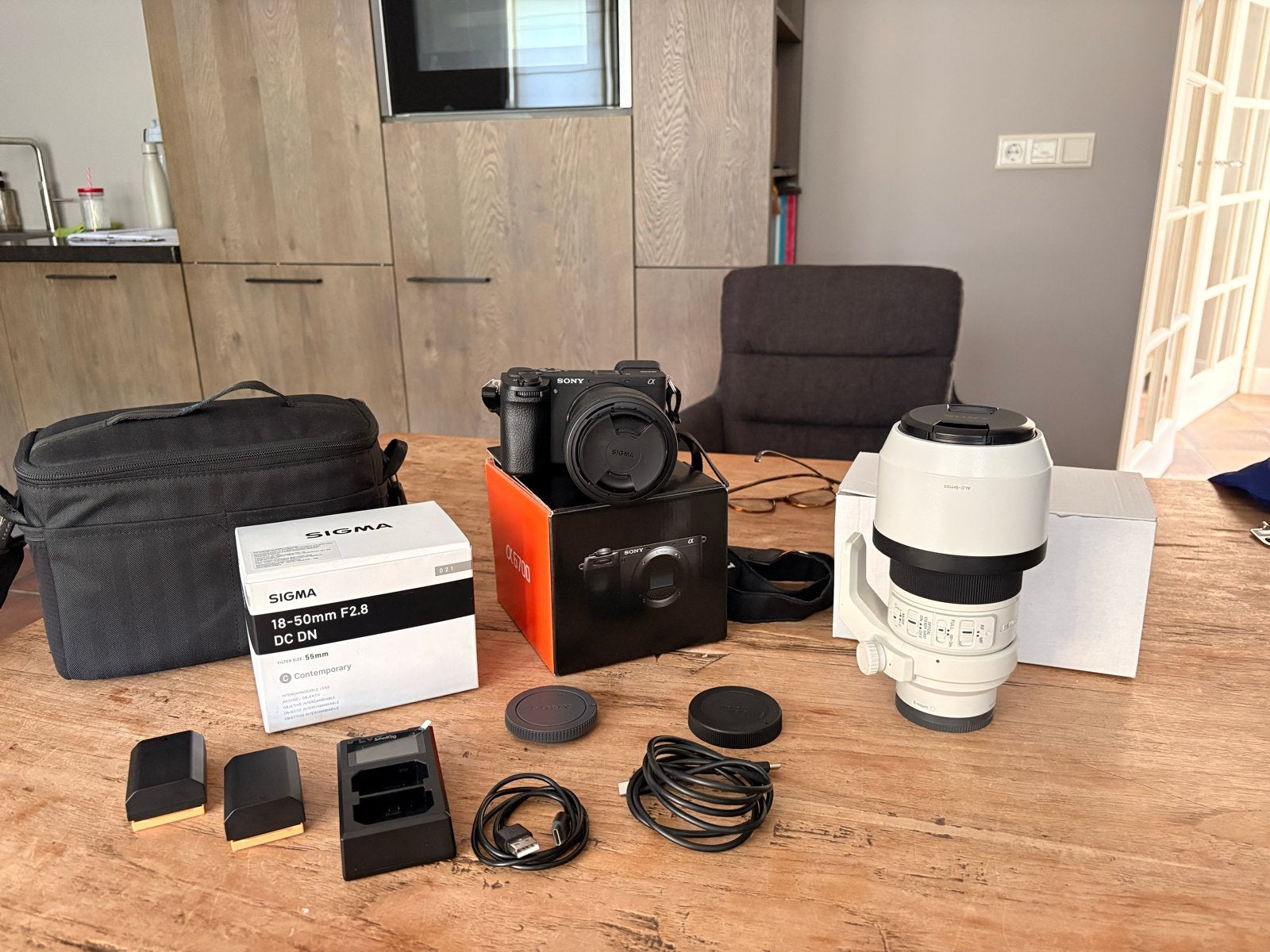 Sony Alpha A6700 + Sigma 18-50mm & Sony 70-200 mm, Audio, Tv en Foto, Fotocamera's Digitaal, Ophalen, Zo goed als nieuw, Lensdop