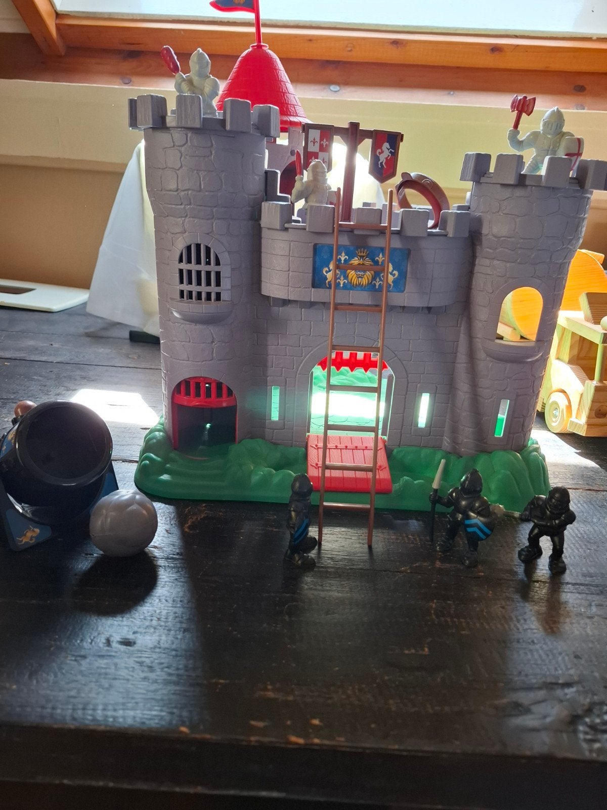Ridderkasteel met ridders en kanon, Ophalen