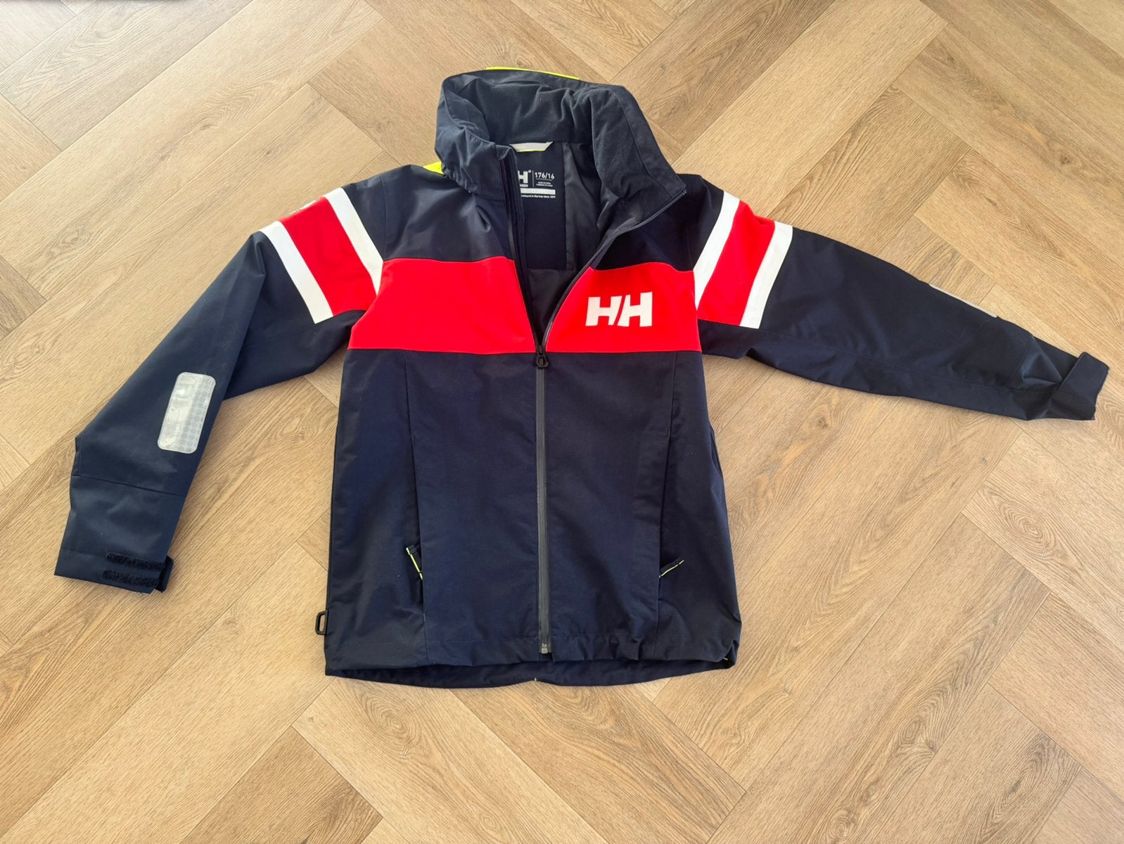 Als nieuw: Helly Hansen Salt 2 zeiljas maar 176/ 16 jaar, Ophalen of Verzenden, Zo goed als nieuw