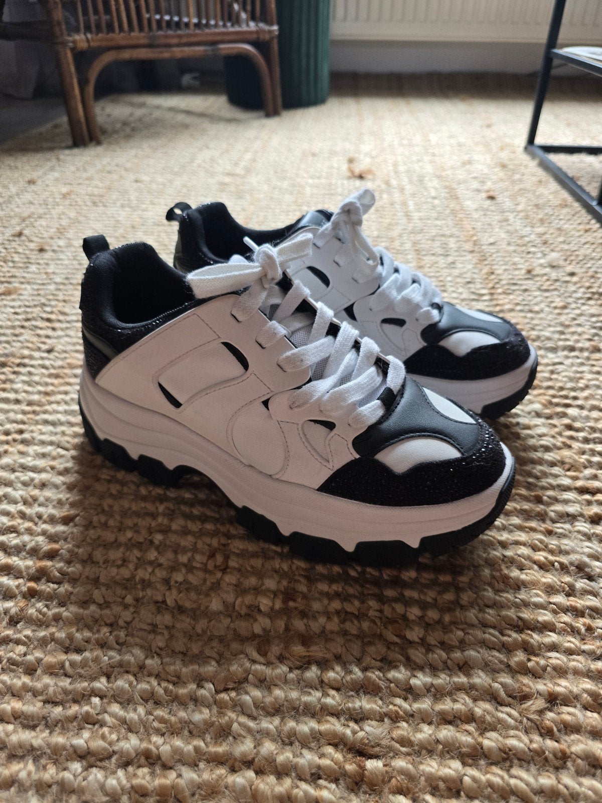 Guess sneakers maat 41 zgan, Ophalen of Verzenden, Zo goed als nieuw